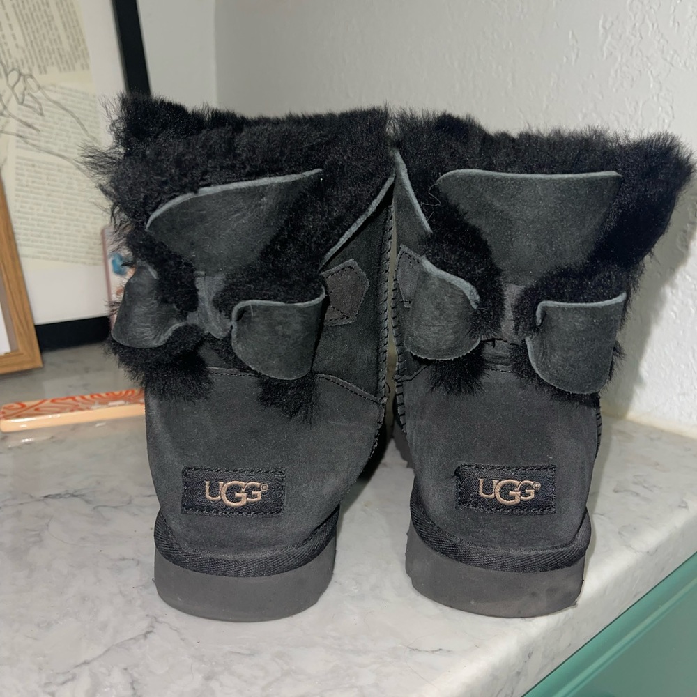 Mini bailey bow uggs - Picture 2 of 2